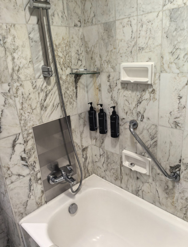 灣仔4星酒店僅$300+晚！網民實測奢華大床房讚高CP值：簡直不可思議！