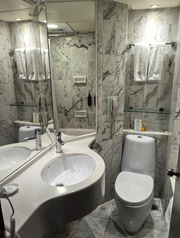 灣仔4星酒店僅$300+晚！網民實測奢華大床房讚高CP值：簡直不可思議！