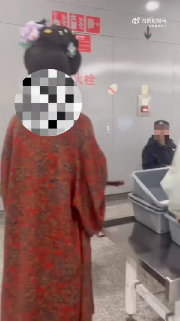 漢服是「奇裝異服」？女子著漢服搭上海地鐵被拒 當場怒批：我們是中國人又不是日本人！ 
