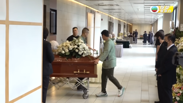 施明出殯｜李泳漢激動認包攬媽媽喪葬費 怒斥：「佢哋兩個一毫子都冇俾過」