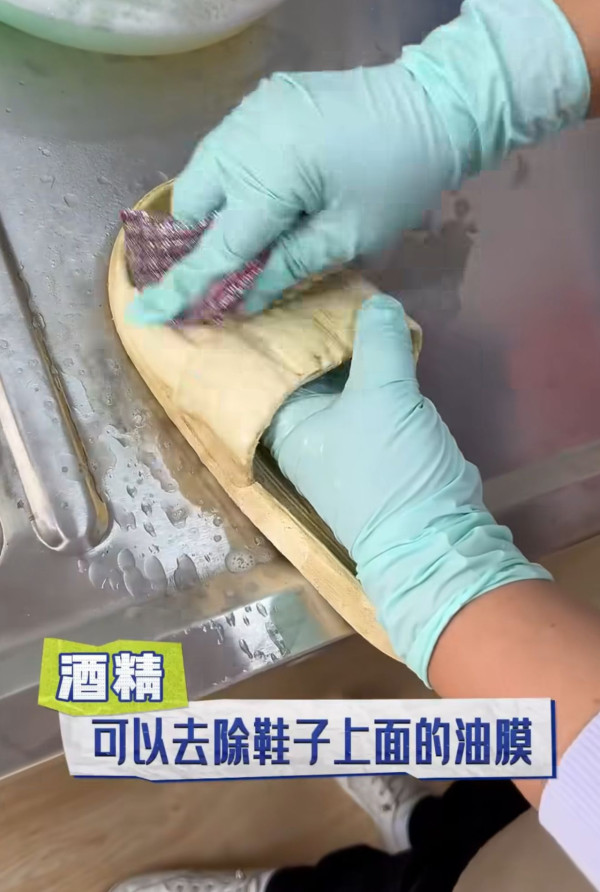 新鞋最怕鞋頭有摺痕？達人教2招零成本還原靚鞋！揭番梘隱藏用法 加ＯＯ去污力大爆發 白鞋/拖鞋極速洗淨