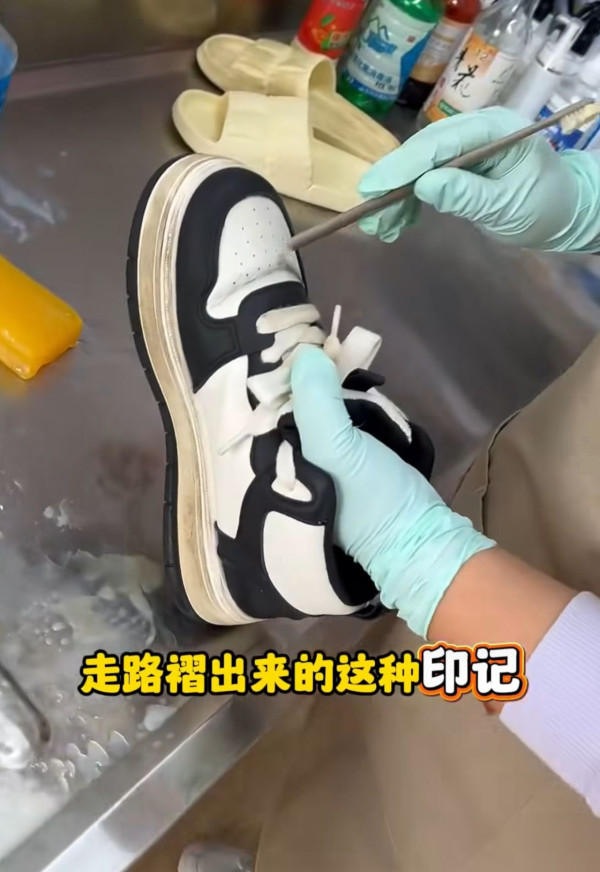 新鞋最怕鞋頭有摺痕？達人教2招零成本還原靚鞋！揭番梘隱藏用法 加ＯＯ去污力大爆發 白鞋/拖鞋極速洗淨