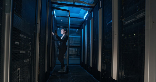 AI訓練師成最搶手職位！港企搶AI人才年增近3倍。圖片來源：Unsplash