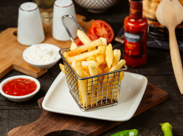 遊日注意｜日本食薯條都有禁忌？ 網民堂食做「1行為」竟惹店員恐慌 