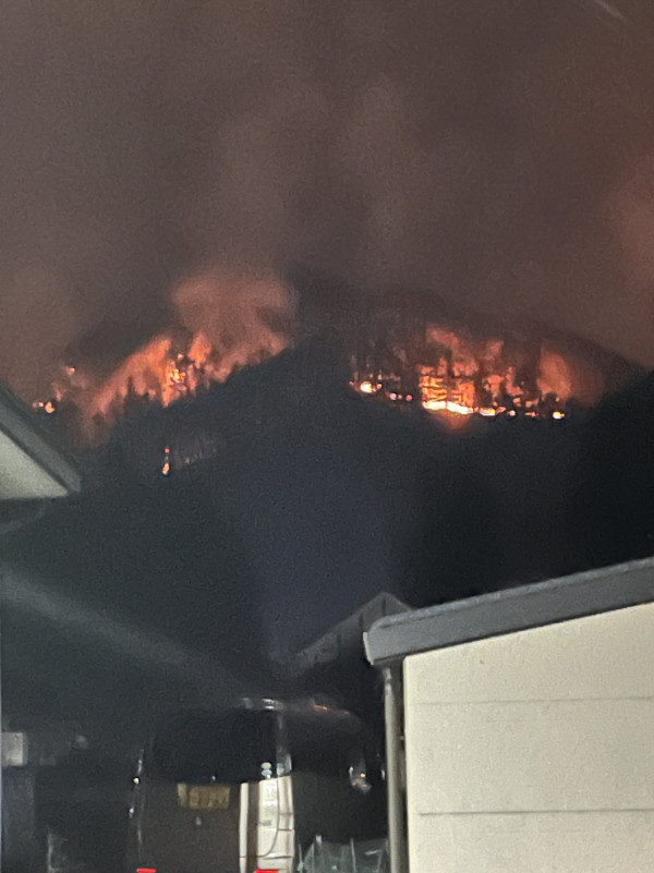 日本岩手縣山火持續三天仍未受控！燒毀面積擴大六倍至1100公頃 逾3千人急疏散 