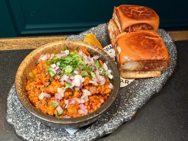 中環餐廳｜印度扒房Punjab Warriors登陸中環！牛骨髓燜飯＋Masala斧頭扒＋招牌羊排／限時半價優惠 (記者實測試食)