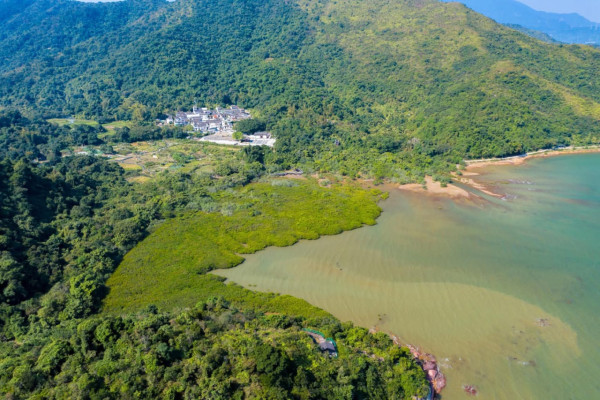 沙頭角碼頭出發 鴨洲海蝕拱都睇到。圖片來源：Facebook@香港地質公園