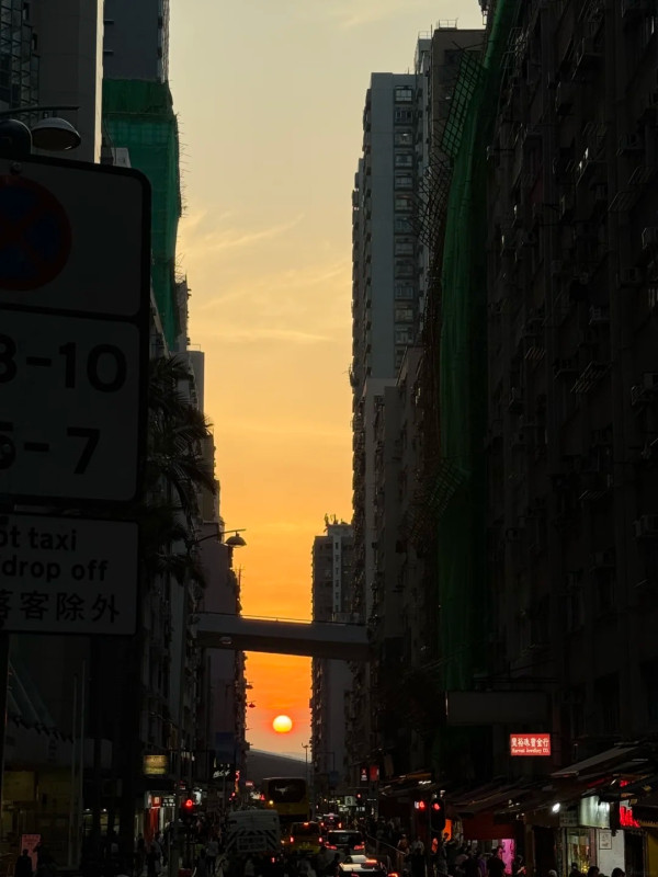 港大站人潮逼爆！揭一年2次「港版曼哈頓懸日」打卡神位 街坊不滿：塞到過唔到