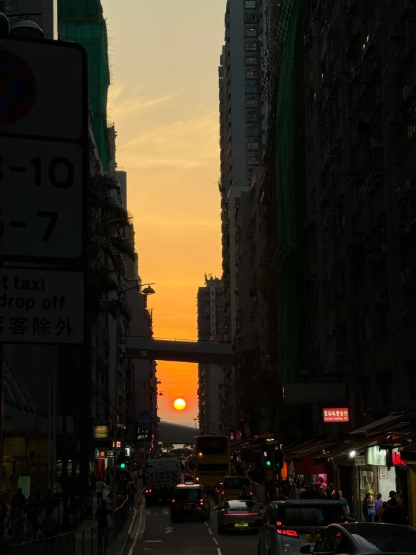 港大站人潮逼爆！揭一年2次「港版曼哈頓懸日」打卡神位 街坊不滿：塞到過唔到