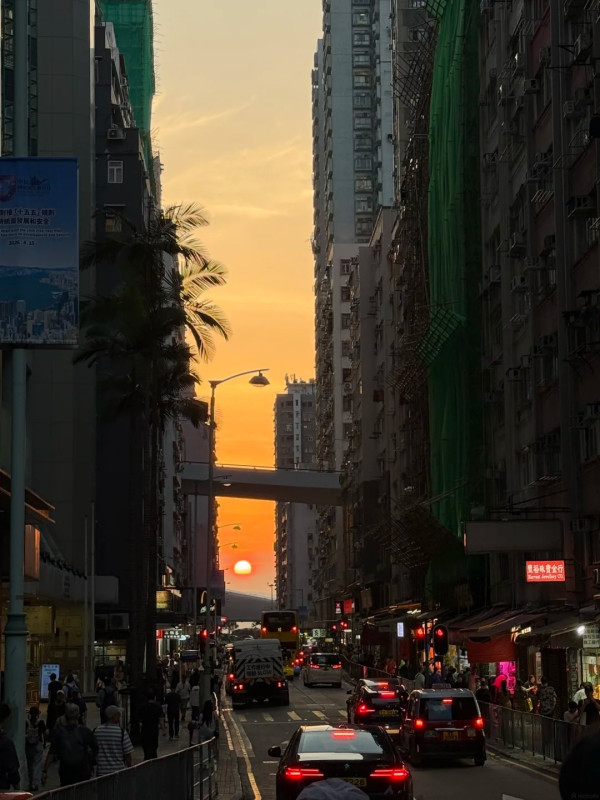 港大站人潮逼爆！揭一年2次「港版曼哈頓懸日」打卡神位 街坊不滿：塞到過唔到