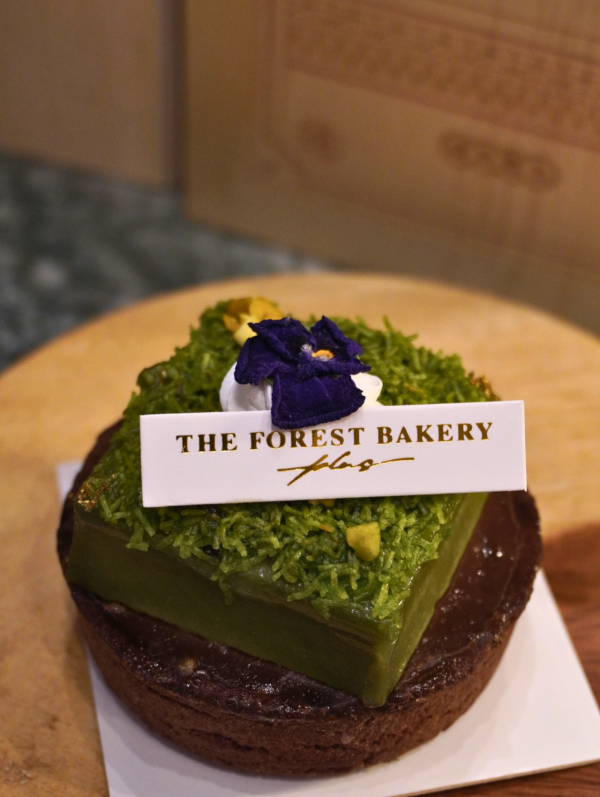 森林麵包plus全新概念店登陸尖沙咀K11 &nbsp; 全港首創脆皮爆餡菠蘿包泡芙 ／即燒焦糖布甸包／超可愛菠蘿油公仔記者直擊！