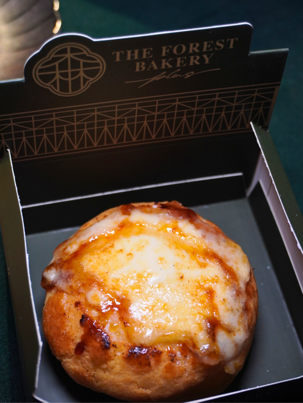 森林麵包plus全新概念店登陸尖沙咀K11 &nbsp; 全港首創脆皮爆餡菠蘿包泡芙 ／即燒焦糖布甸包／超可愛菠蘿油公仔記者直擊！