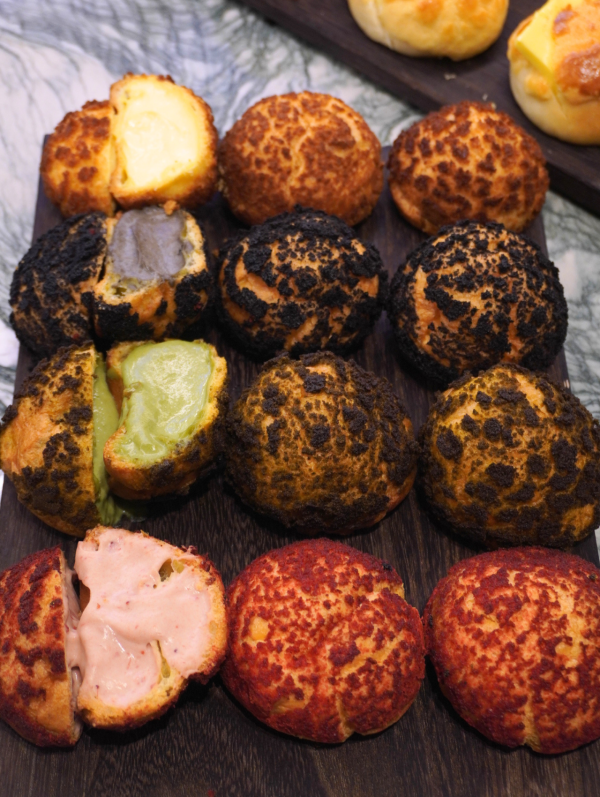 森林麵包plus全新概念店登陸尖沙咀K11 &nbsp; 全港首創脆皮爆餡菠蘿包泡芙 ／即燒焦糖布甸包／超可愛菠蘿油公仔記者直擊！