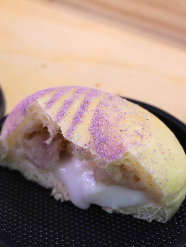 森林麵包plus全新概念店登陸尖沙咀K11 &nbsp; 全港首創脆皮爆餡菠蘿包泡芙 ／即燒焦糖布甸包／超可愛菠蘿油公仔記者直擊！