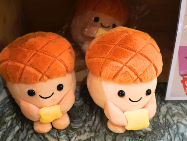 森林麵包plus全新概念店登陸尖沙咀K11 &nbsp; 全港首創脆皮爆餡菠蘿包泡芙 ／即燒焦糖布甸包／超可愛菠蘿油公仔記者直擊！