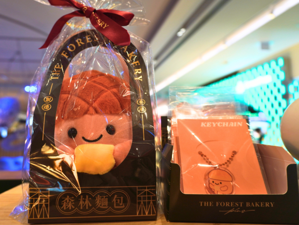 森林麵包plus全新概念店登陸尖沙咀K11 &nbsp; 全港首創脆皮爆餡菠蘿包泡芙 ／即燒焦糖布甸包／超可愛菠蘿油公仔記者直擊！