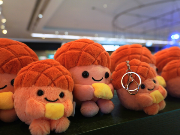 森林麵包plus全新概念店登陸尖沙咀K11 &nbsp; 全港首創脆皮爆餡菠蘿包泡芙 ／即燒焦糖布甸包／超可愛菠蘿油公仔記者直擊！