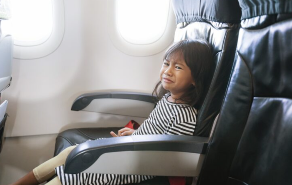 帶BB搭飛機切忌優先登機？前空姐揭提早上機反惹小孩情緒崩潰 