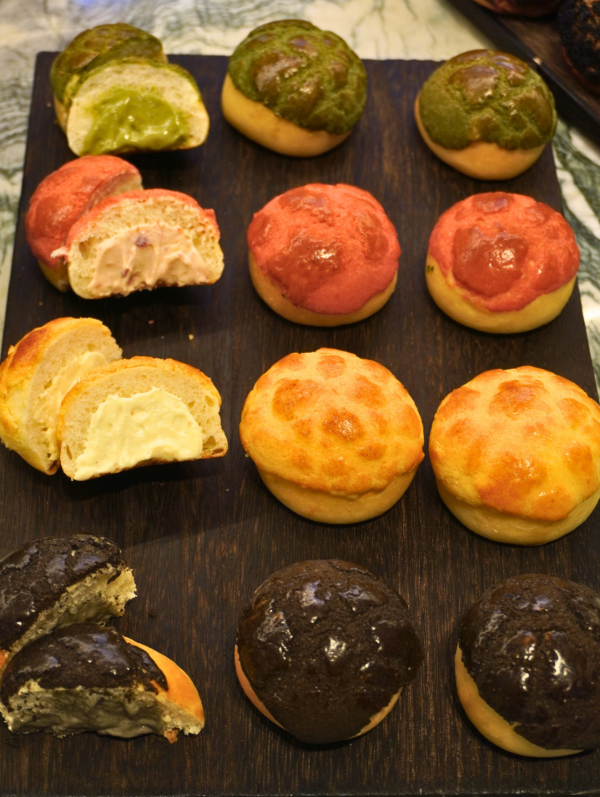 森林麵包plus全新概念店登陸尖沙咀K11 &nbsp; 全港首創脆皮爆餡菠蘿包泡芙 ／即燒焦糖布甸包／超可愛菠蘿油公仔記者直擊！