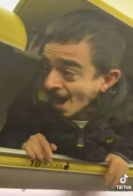 去旅行想慳錢？男乘客為逃票「肉身藏行李架」專家：邏輯根本不通 