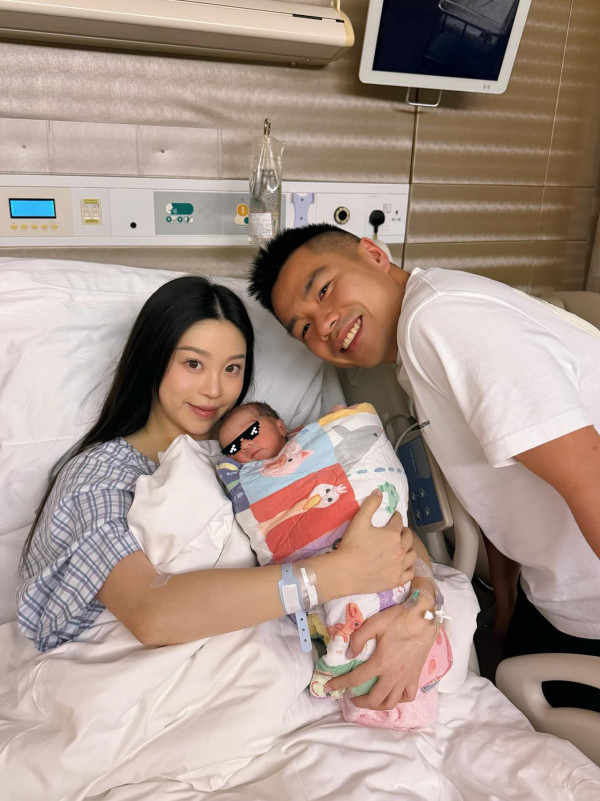 「最美百億千金」江鈺琪宣布三年抱兩誕第二胎！產房溫馨合照曝光卸貨後狀態極佳