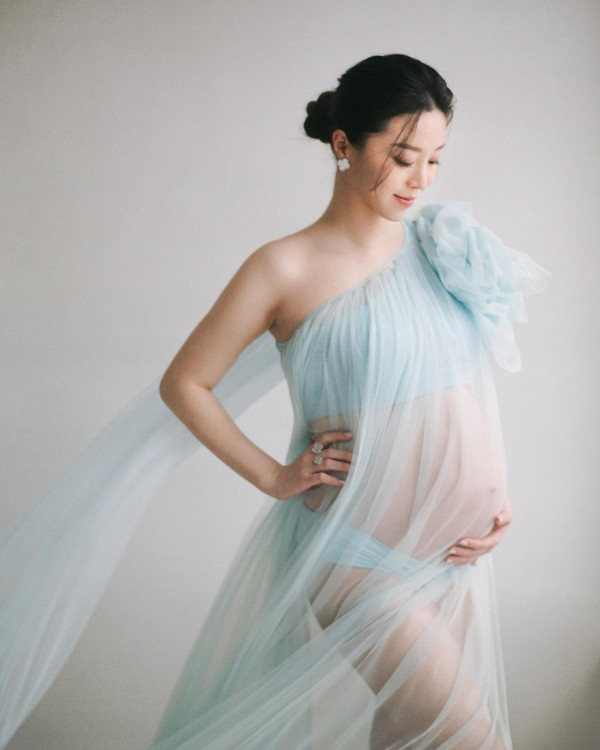 「最美百億千金」江鈺琪宣布三年抱兩誕第二胎！產房溫馨合照曝光卸貨後狀態極佳