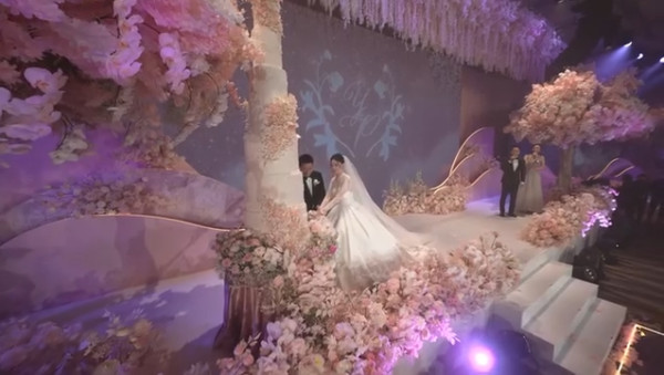 「最美百億千金」江鈺琪宣布三年抱兩誕第二胎！產房溫馨合照曝光卸貨後狀態極佳