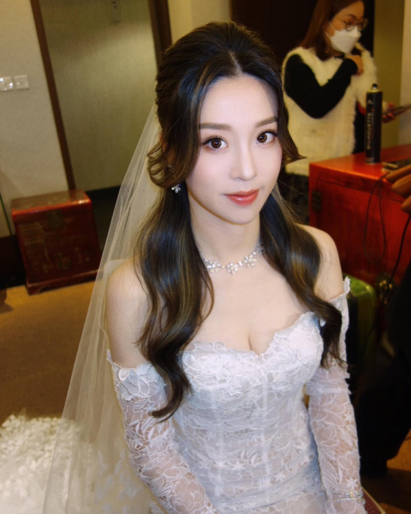 「最美百億千金」江鈺琪宣布三年抱兩誕第二胎！產房溫馨合照曝光卸貨後狀態極佳