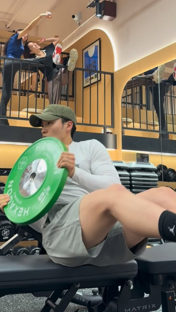 周嘉洛遭爆料係「煙剷」煙不離手？！超誠實大方回應意外獲網民反應一面倒