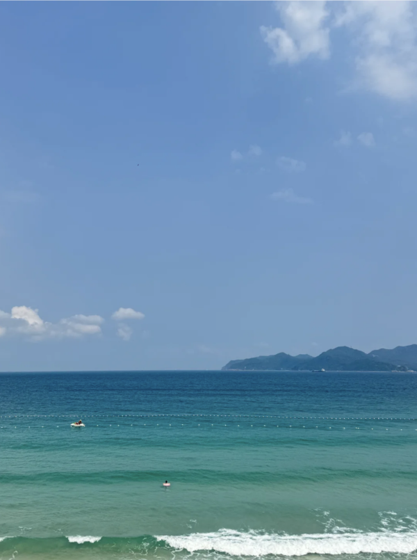 深圳版峇里島｜隱世沙灘俱樂部1.5小時直達！懸浮泳池酒吧/電音派對/追風滑浪 