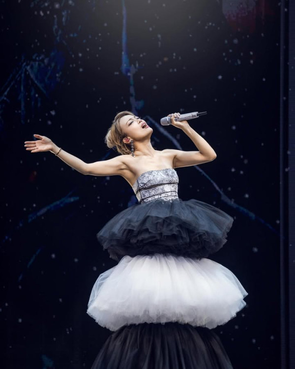 英皇群星演唱會｜容祖兒預測歌單24首必唱情歌+跳唱快歌！預告17分鐘solo舞台