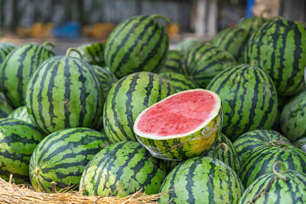 以為放雪櫃就安全？一家4口宵夜食西瓜「上吐下瀉慘死」專家揭1致命保存錯誤