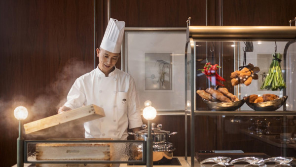 中環文華東方酒店自助餐買一送一+第3位$51！任食波士頓龍蝦/阿拉斯加帝王蟹腳/生炸乳鴿/文華芝士蛋糕/燕窩蛋撻