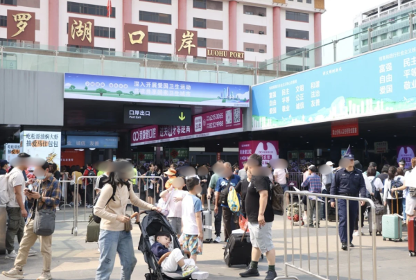 五一小紅書攻略攻陷全港！星際城市逼爆、遊客棄纜車徒步1小時上太平山