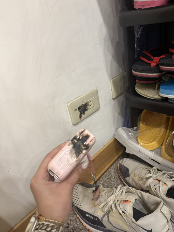 外置充電器叉電即爆炸！燒穿插座變焦黑大洞 專家：這款設計散熱近乎零如同「計時炸彈」！附發脹尿袋電池處理方法