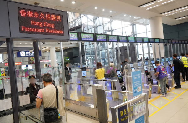 五一北上｜羅湖、落馬洲港鐵站推30分鐘免費充電 增設關愛通道助出行