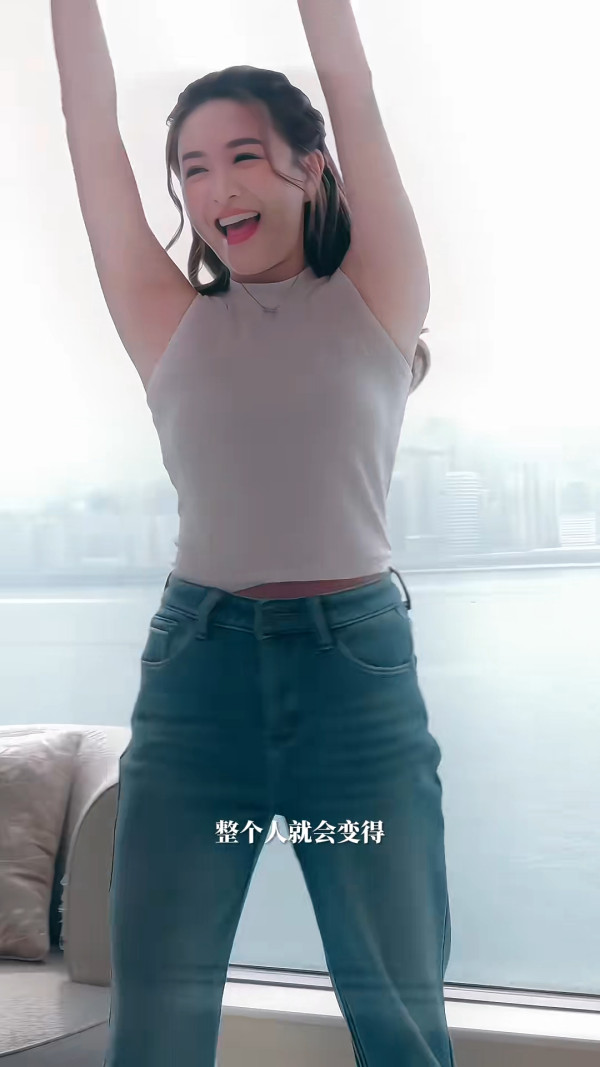江嘉敏暴脹崩壞驚現「凸腩媽媽臀」 身形大走樣被網民狠批似足產後孕婦