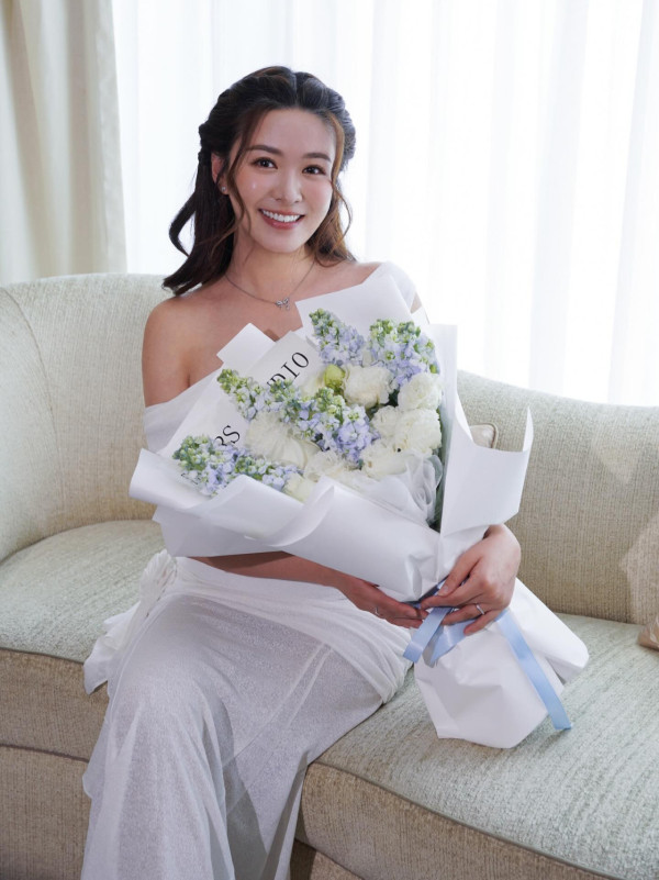 江嘉敏暴脹崩壞驚現「凸腩媽媽臀」 身形大走樣被網民狠批似足產後孕婦