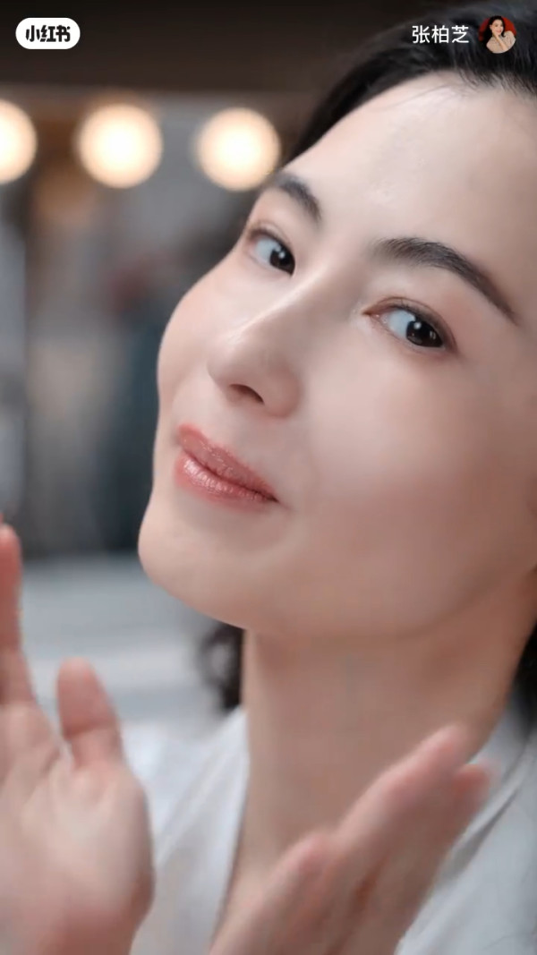 張栢芝超近鏡晒素顏陷醫美羅生門！蘋果肌太飽滿被質疑動刀：神顏大翻車？