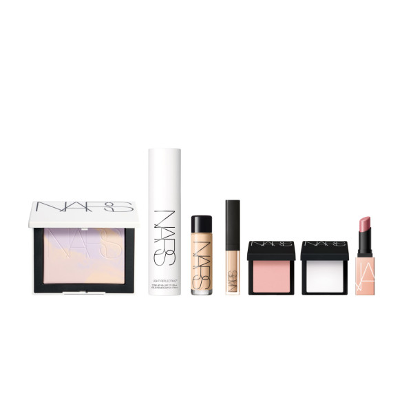 完美原生光亮肌定妝套裝：優惠價HK$790 (價值 HK$1,253) 