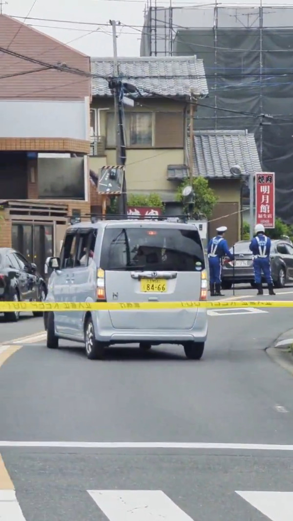 有片！44歲東京男街頭持鎚毆傷高中生 回家反鎖與警對峙後成功突圍逃脫 