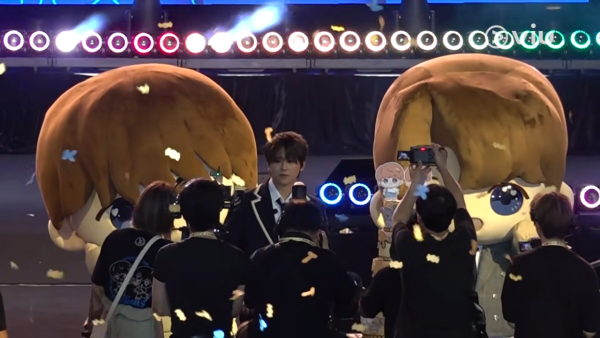 姜濤誕｜姜濤承認曾虛報學歷自揭僅中一水平！27歲生日大搞生日會迫爆啟德場館 