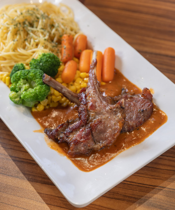 長沙灣打卡秘點 | 幾何+綠林風梯級園林廣場！附周邊4大必吃