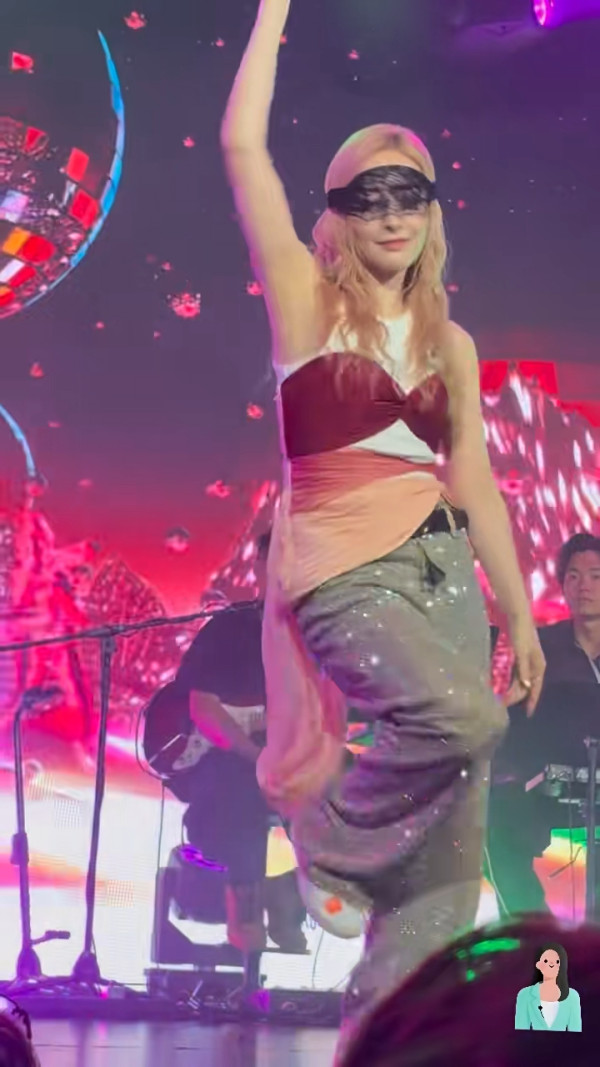 陳瀅台上疑似當眾爆褲鏈畫面尷尬！詭異穿搭驚現厚切贅肉遭狠批時裝車禍