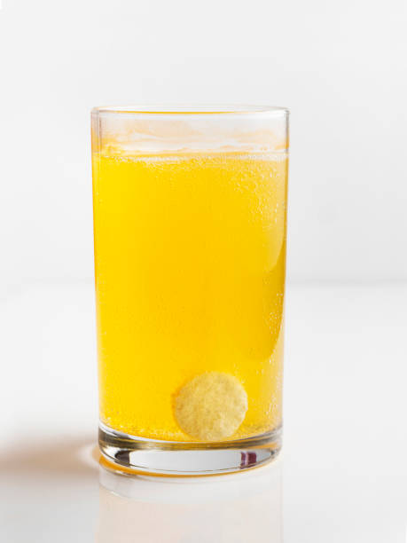 以為美白防感冒？日飲維他命C水溶片驚爆生滿腎石 營養師揭2大奪命陷阱