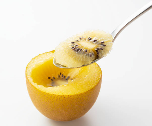 以為美白防感冒？日飲維他命C水溶片驚爆生滿腎石 營養師揭2大奪命陷阱