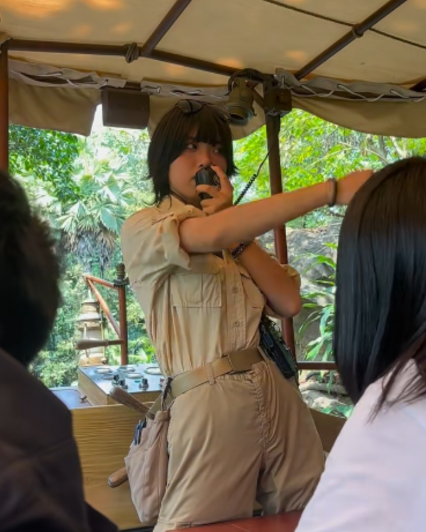 迪士尼靚女船長極受歡迎！風格可愛三語流利俘虜遊客 連登仔稱好易沉船