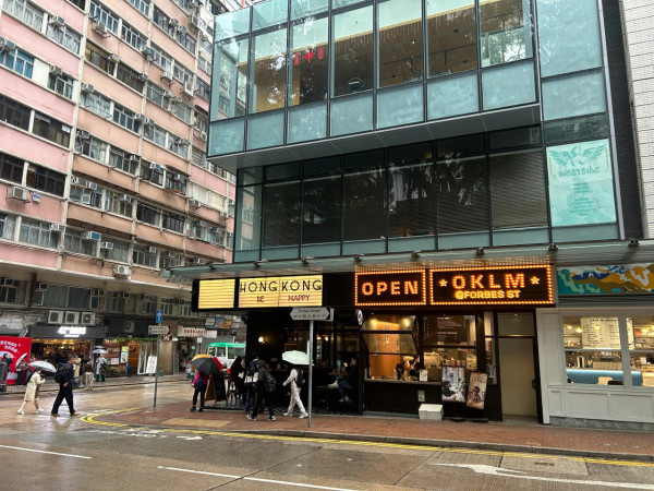 五一堅尼地城打卡排出馬路！驚動警方管制 內地客專等呢架車經過？