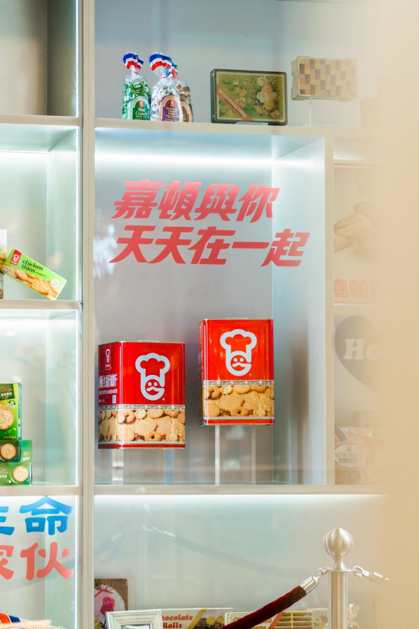 朗豪坊x嘉頓呈獻跨界聯乘限定活動 潮流服飾/精品/創意熱狗/必買復古鐵盒手指餅