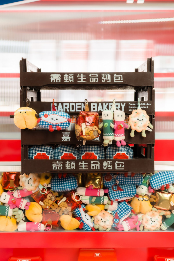 朗豪坊x嘉頓呈獻跨界聯乘限定活動 潮流服飾/精品/創意熱狗/必買復古鐵盒手指餅